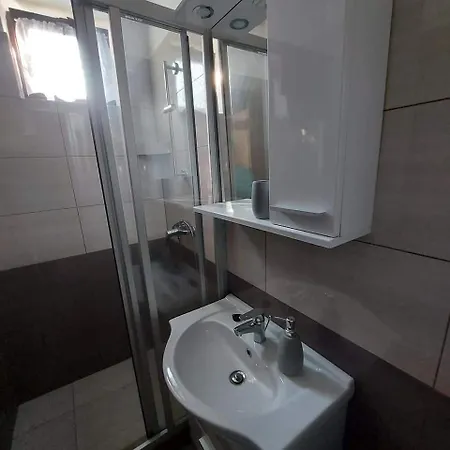 Simon Apartmanhaz *